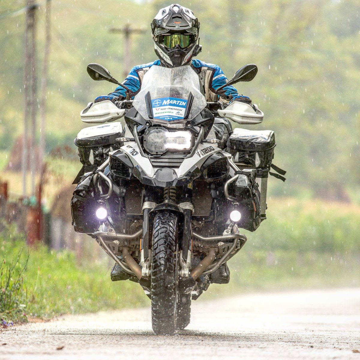 fastasweride's tweet photo. 💥 BOOOM 💥

Size matters?? What is your opinion?? For some offroad sections during our trip it would have been easier on smaller bikes with less stuff😂

📸 @Andy74426342

@SW_MOTECH @BMWMotorrad @CardoSystems #MakeLifeARide https://t.co/NlK82kBWeR