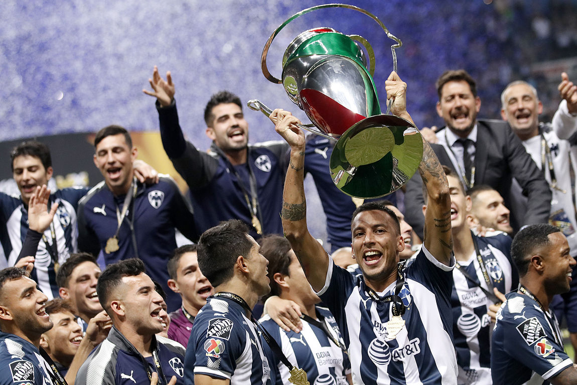 LAADICCIONCFM's tweet photo. Venir y levantar 3 títulos, anotar el penal decisivo en un estadio mítico. La historia quedará para charlar en cada futura generación. 

Gracias por demostrar en la cancha lo que todos pedimos a quienes portan la camiseta.

Los jugadores pasaran 🎶 https://t.co/Sk9a2mCfcR