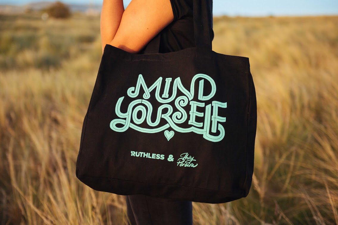 Holly Pereira tweet media