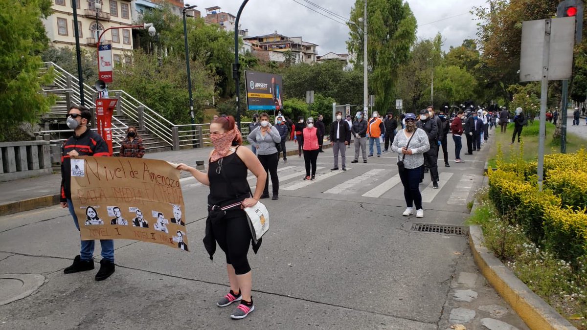 udecuenca's tweet photo. #LaUResiste
Iniciamos el recorrido hacia el centro Histórico de #Cuenca.
Sumados estudiantes, docentes, trabajadores, empleados y autoridades a defender el #Presupuesto de la U. https://t.co/ehC6OM6zmL