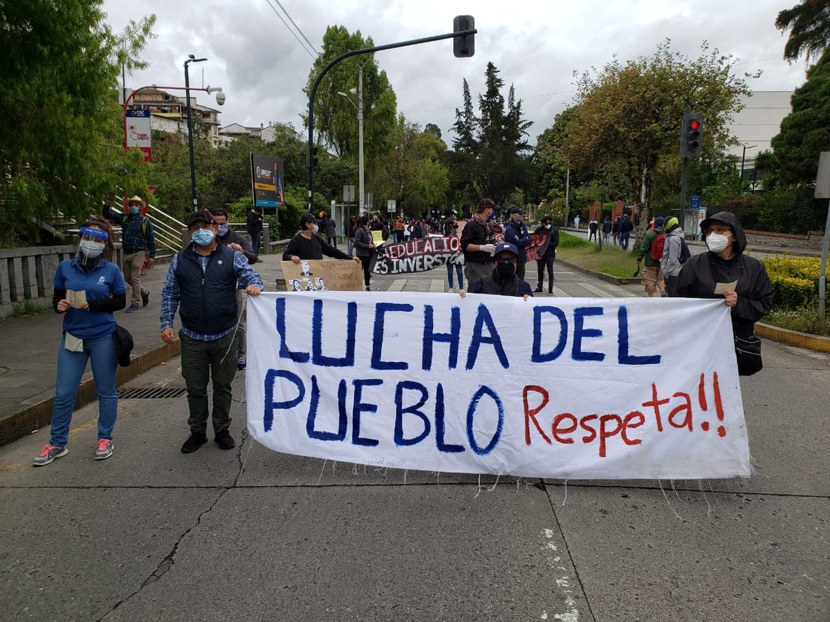 udecuenca's tweet photo. #LaUResiste
Iniciamos el recorrido hacia el centro Histórico de #Cuenca.
Sumados estudiantes, docentes, trabajadores, empleados y autoridades a defender el #Presupuesto de la U. https://t.co/ehC6OM6zmL