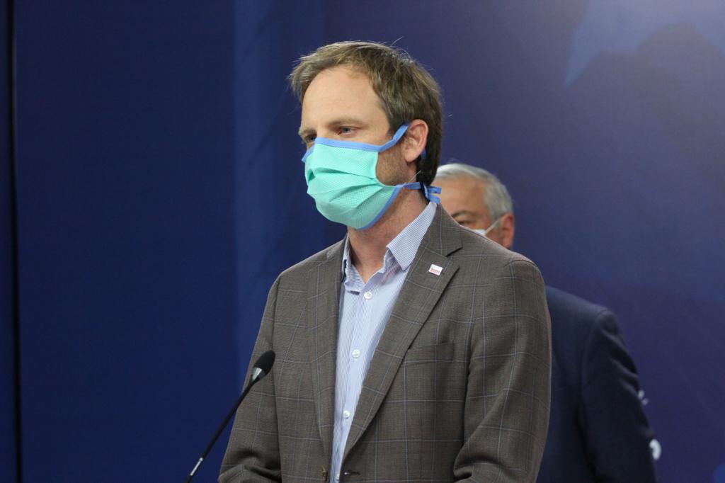 ministeriosalud's tweet image. Subsec @arturozunigaj | Balance Diario #COVID_19 

"Hoy quiero pedirles, rogarles a cada uno de los ciudadanos, que volvamos a hacer el aplauso a las 21 horas, que bomberos toque las sirenas, que se sume Carabineros".