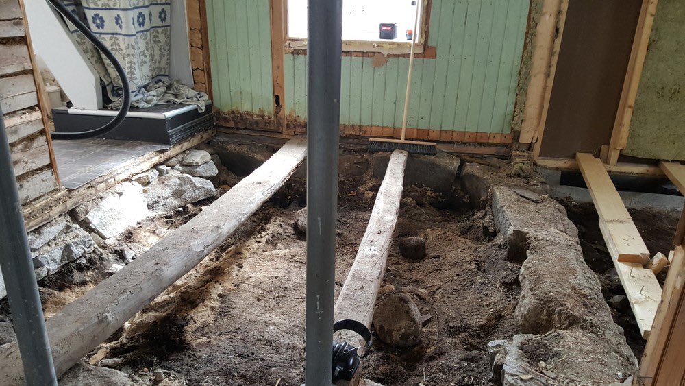 Word of warning: be careful about pulling up your bedroom floor in Norway, you might just come across a Viking grave underneath, like this couple in Bodø. ( Photos/source:  https://www.nrk.no/nordland/antatt-vikinggrav-oppdaget-under-hus-i-saltstraumen-1.15028837)