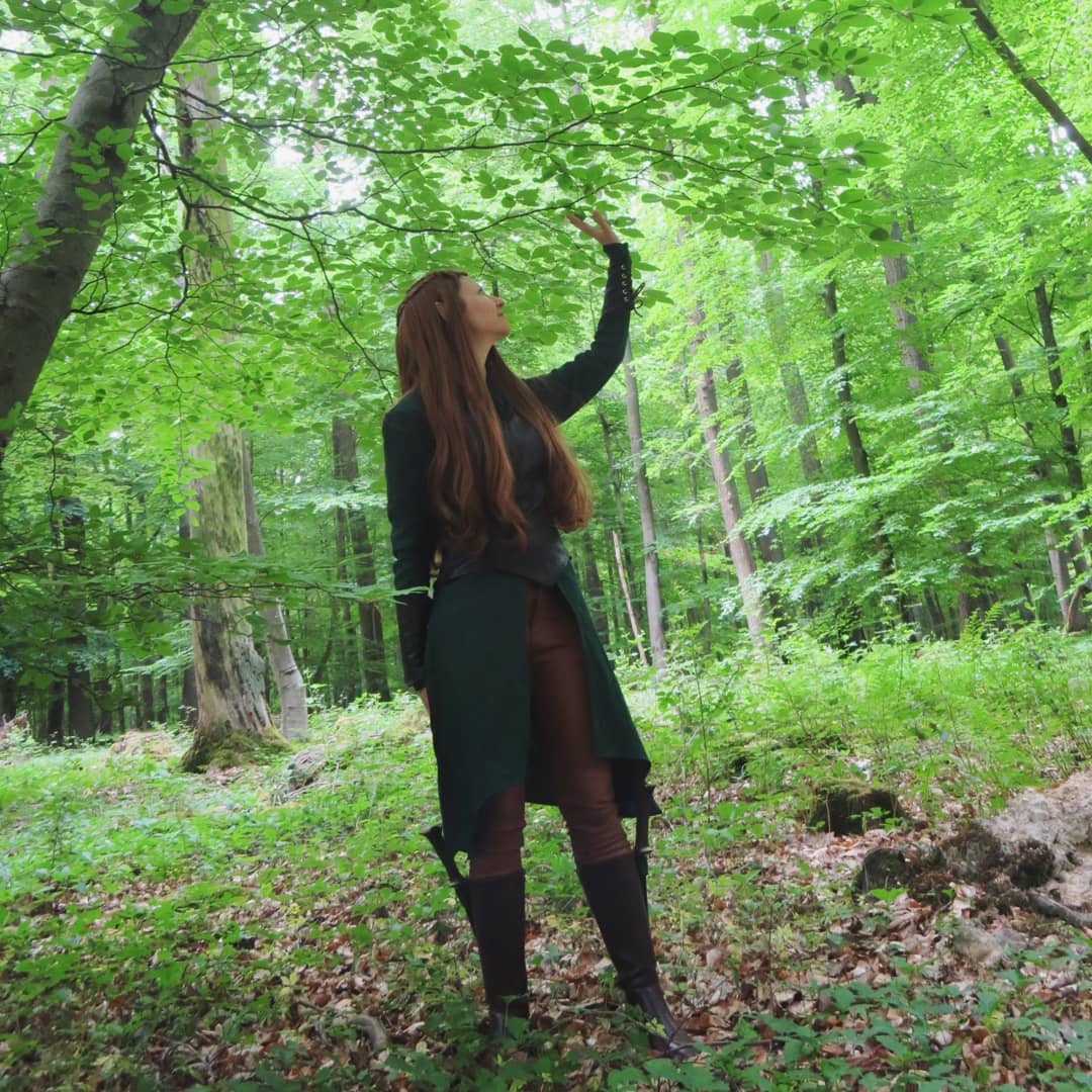 _melethril_'s tweet photo. Here's some pics of today's adventures in Middle Earth. 
#cosplay #tauriel https://t.co/1cRpalF1tG
