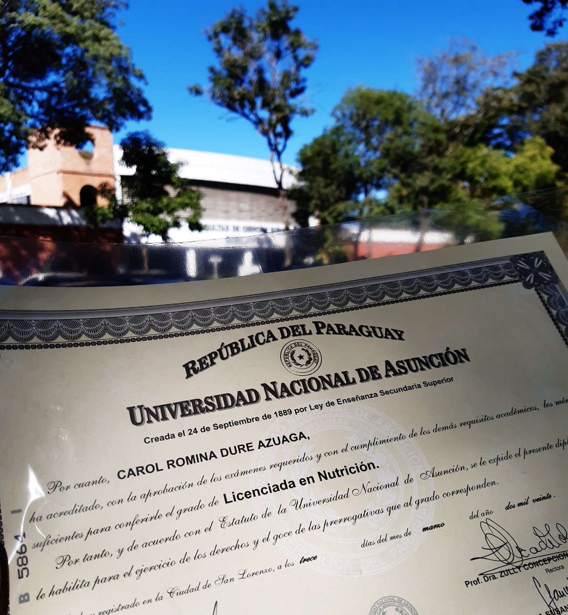 RoohAzuaga's tweet photo. Acá también voy a alzar porque sí y porque estoy demasiado feliz! 👩‍🎓🎉💖 https://t.co/VZracrM32x