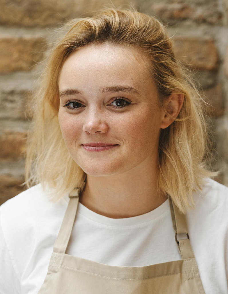 elleatable's tweet photo. La top cheffe Alexia Duchêne se confie dans « A Poêle » https://t.co/I3jbTVr1Ua https://t.co/Egq6H2oZH3