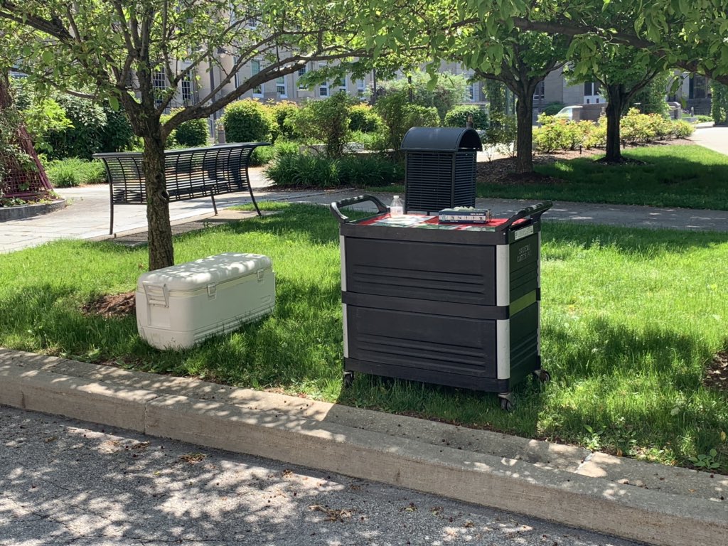 Sodexo_UH's tweet photo. 🚨KIDS EAT FREE FROM 11am-12pm. May 26th - Aug 14th 🚨
This years Kids Summer Foodservice Program will be passed out curbside of the Hanna House Entrance. 

University Hospitals CMC
2065 Adelbert Rd
Cleveland, OH  44106
United States

🔴 No Registration 🔴 Age 18 or Younger https://t.co/Wx5PS31uVA