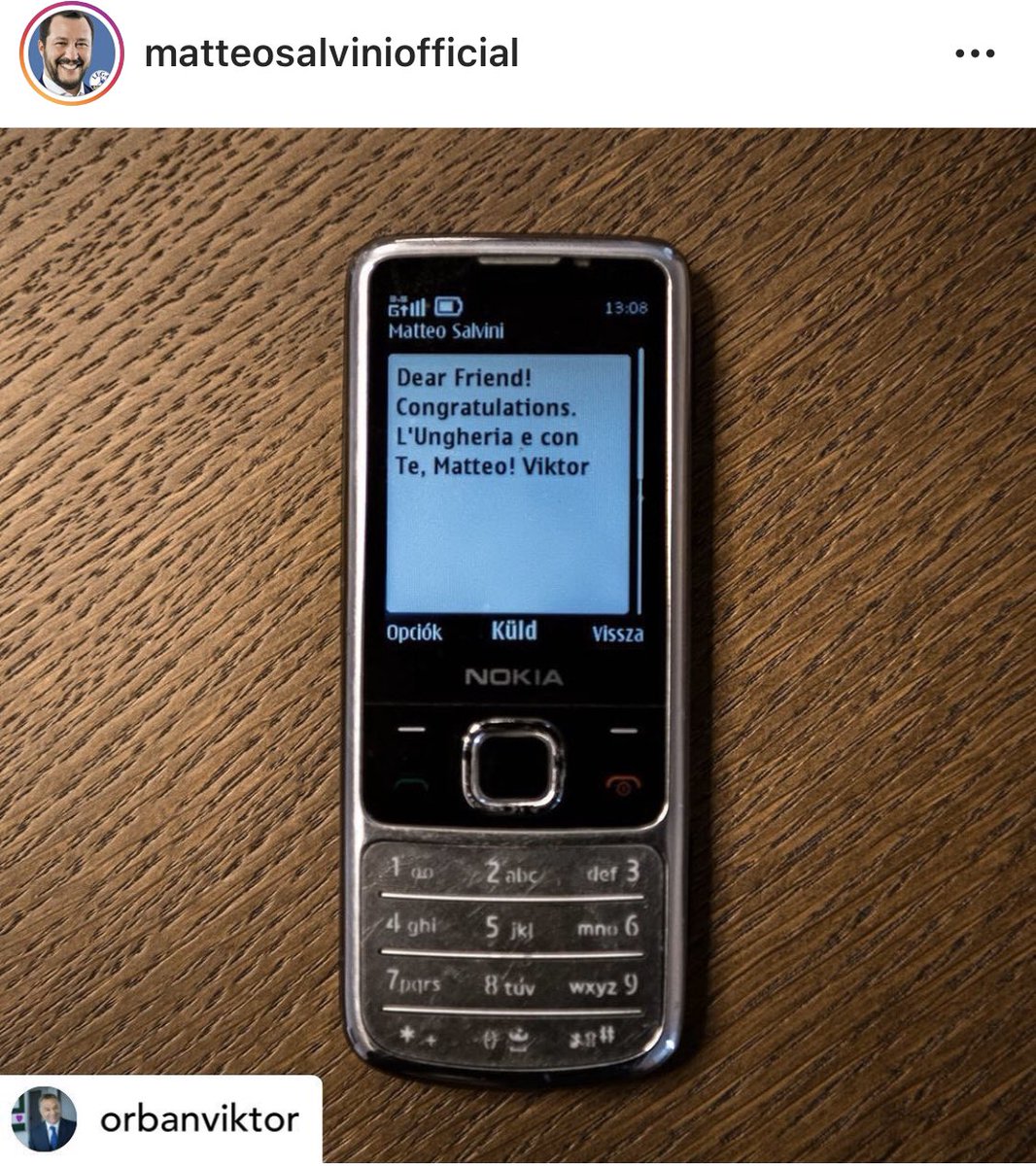 La prima domanda è ovviamente una: ma che telefono ha Orban?