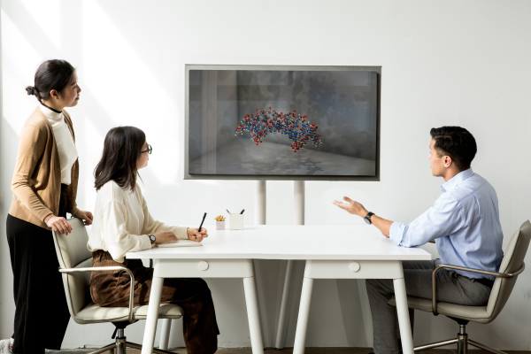 SwissChamberNL's tweet image. DigitalChamber #Hardware #lookingglass #LookingGlassFactory Looking Glass starts shipping its 8K holographic display dlvr.it/RXNgCV