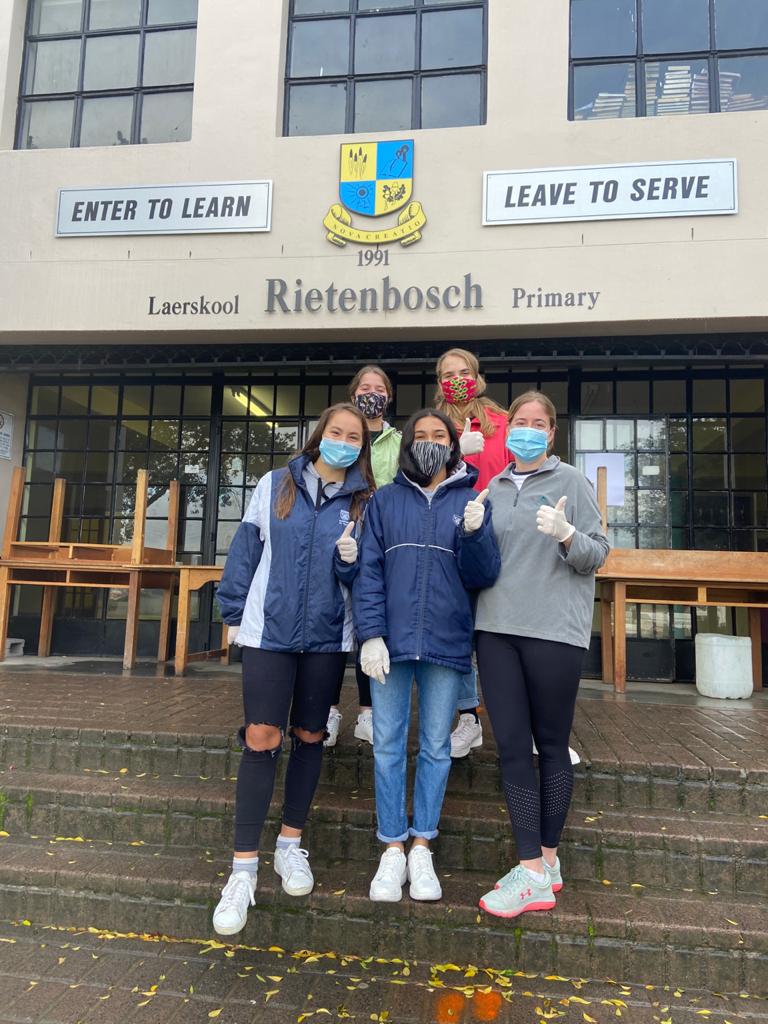 StellenboschFC's tweet photo. @sas_hp and #Sfc together with our partners have managed to distribute over 2000 meals per day since the beginning of lockdown.
Click on the image below to see how you can help ⬇️
A little help goes a long way.
#StellenboschFC #ProudlyStellenbosch
#sashp
#ChoiceOfChampions https://t.co/CbrEuiVqiV