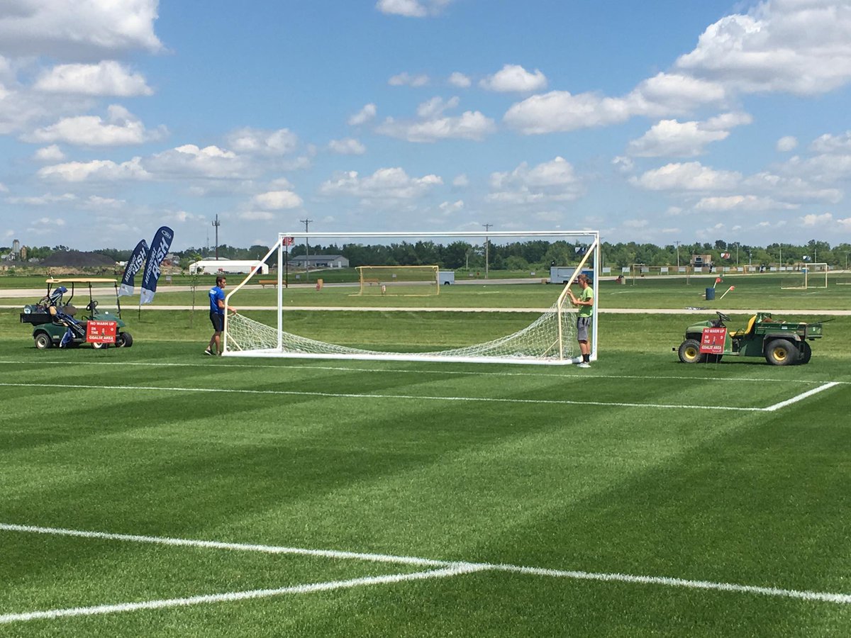 Looking for a side job? We are looking for workers to get the complex ready for games. Good opportunity for local college students. Flexible hours but need to have some availability during morning and/or daytime. Contact jarnason@slysa.org for more information.