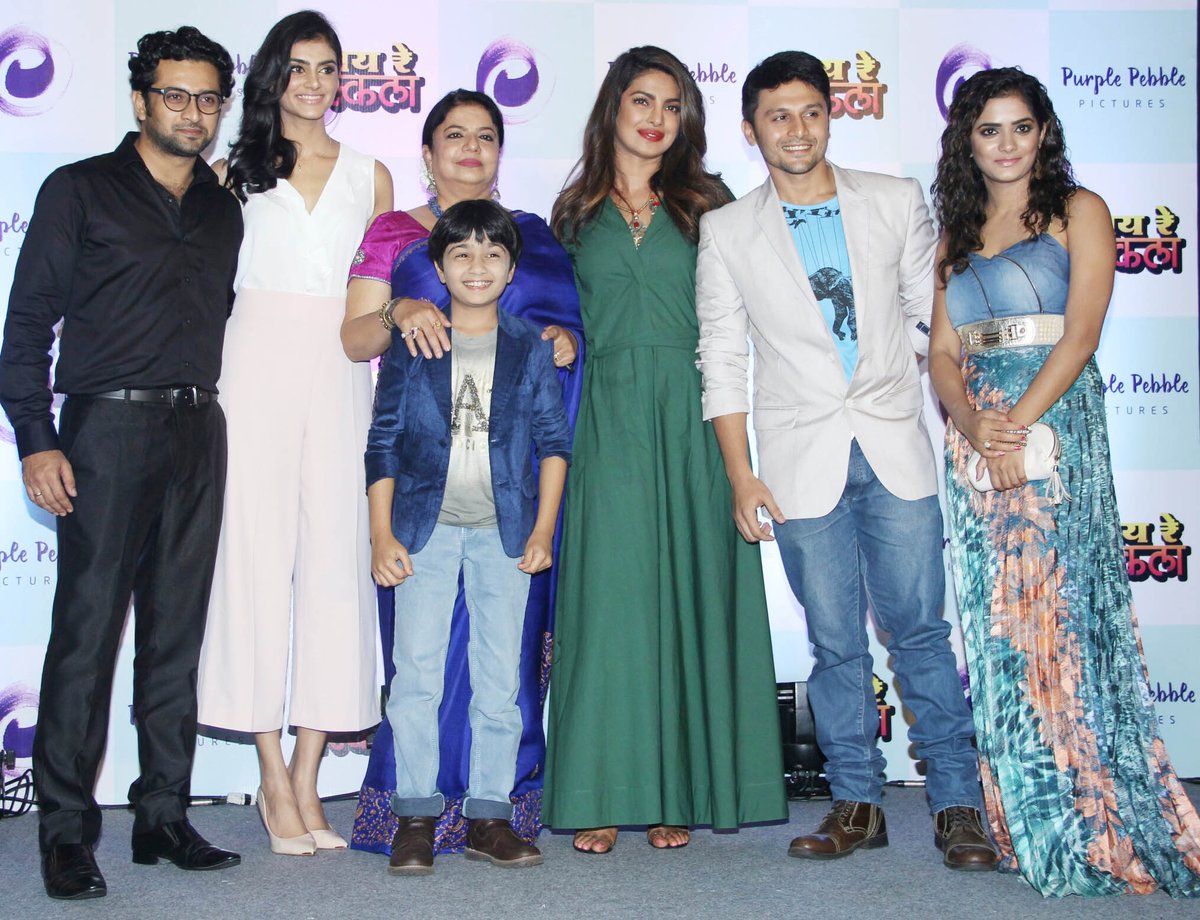 NiharGite29's tweet photo. My #sweetmemories with my #lovely team @KaayReRascalaa #love you all @priyankachopra @Kunickaa @gauravghatnekar @BhagyashreeMot3 😊💕 https://t.co/UG8LQlSrBQ
