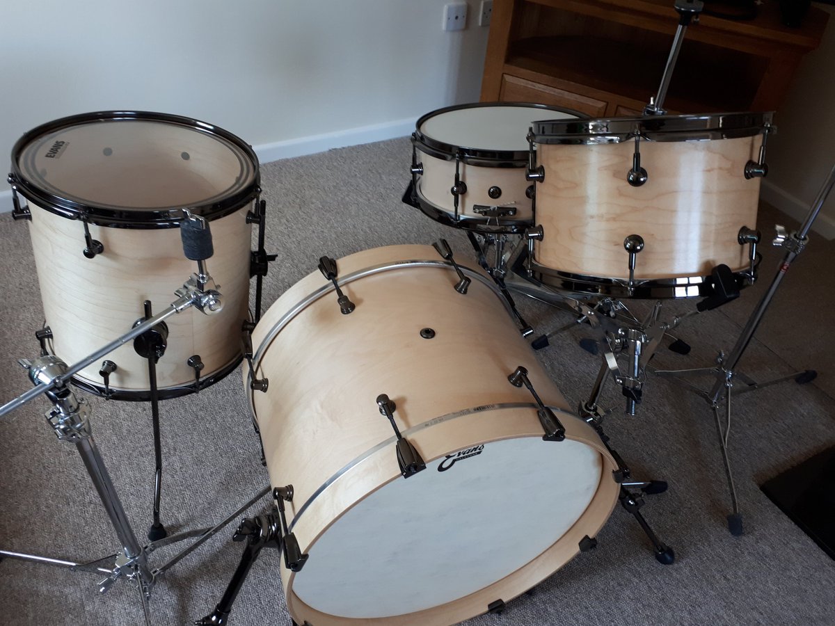 TheIanPickering's tweet photo. Kit I've just made for @clintcuthbert
Maple. 20" BD. 12" Tom 14"floor Tom. 13"snare. Wax finish (a few coats!) Black hardware.
#drums
#drumbuild
#customdrums https://t.co/Z3jJDO7M8o