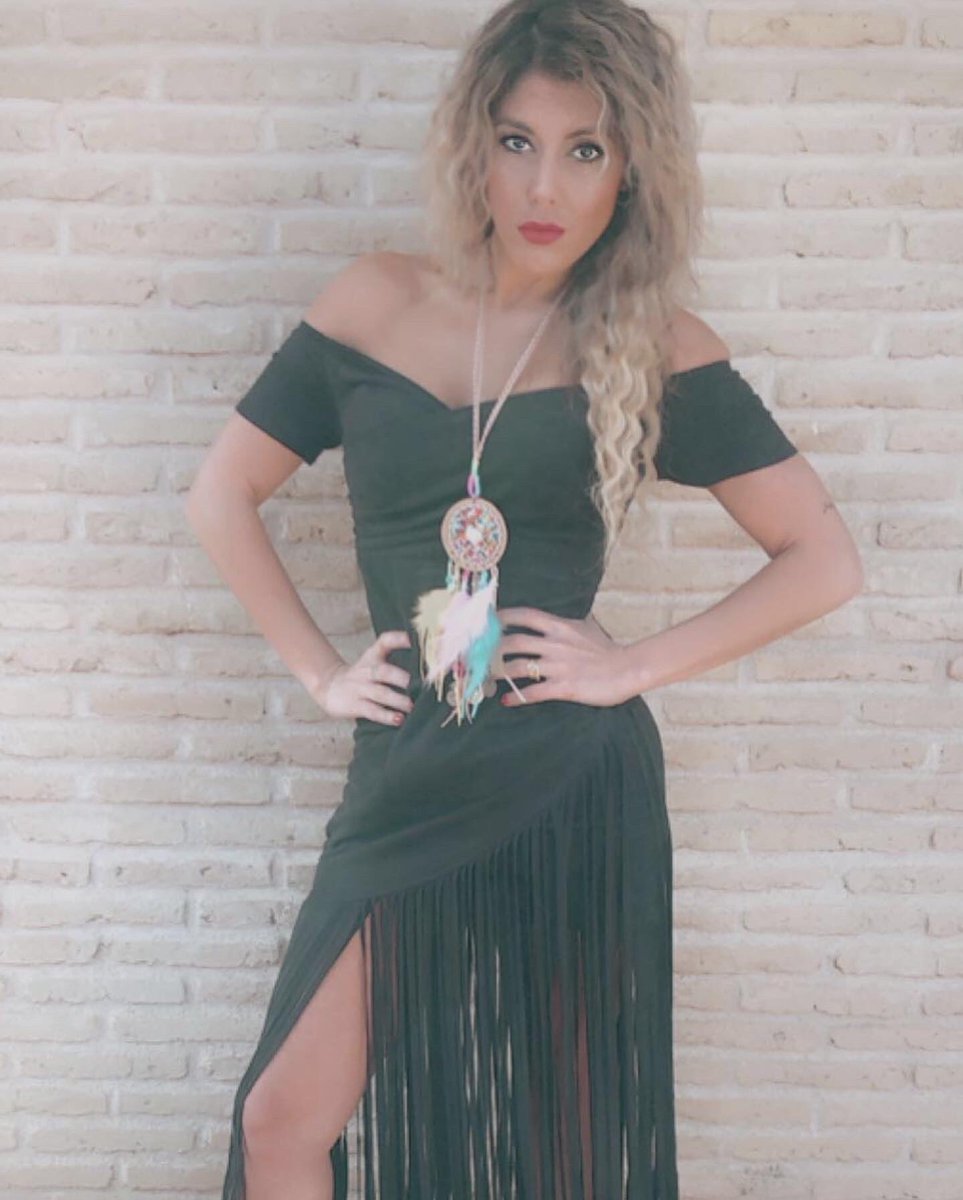 Celebra tus propias victorias, porque  nadie más entiende realmente, lo que te costó alcanzarlas. 🖤🖤🖤