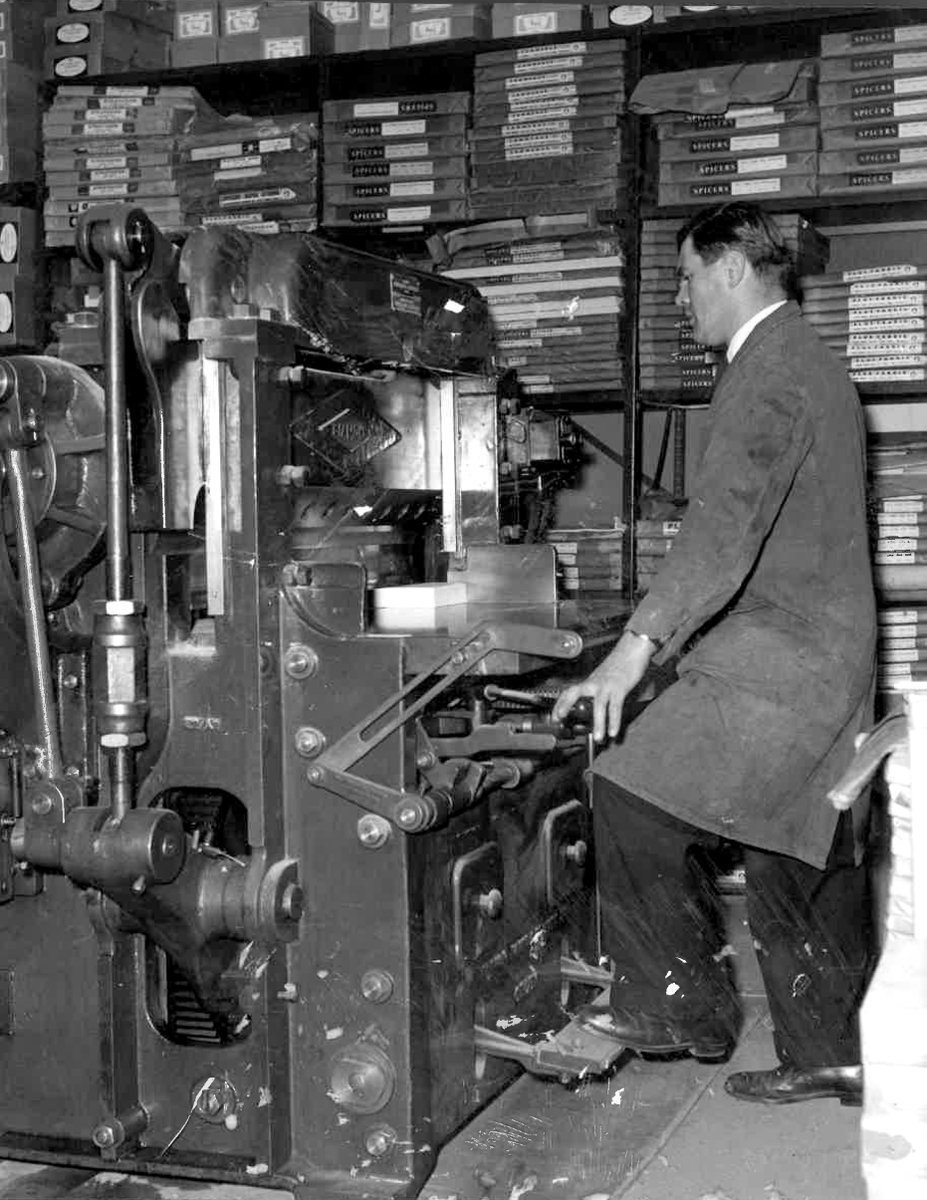 morplan_ltd's tweet photo. 175 YEARS OF MORPLAN π°οΈ Post-WW2 we expanded further than before, operating from a number of sites across London. We began to install the newest printing machines at the time. The image shows one being delivered via truck, installed and then operated. #london #175yearsofmorplan https://t.co/eb2qAwdnny