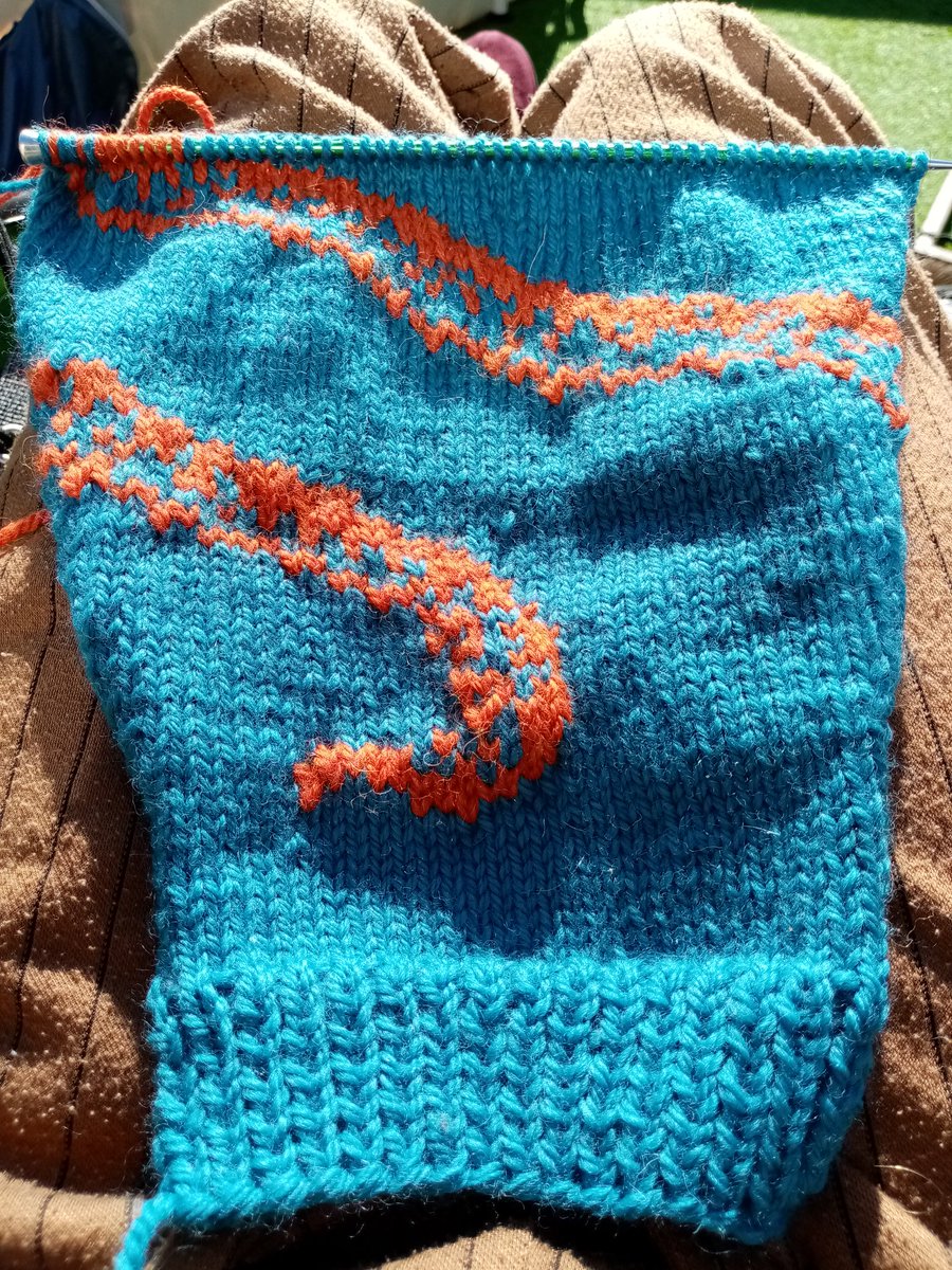 I love the way the tentacles wind around the sleeves.