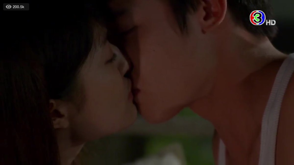 JibzeS's tweet photo. รอลุ้นความในใจจากพี่เธียรอยู่นานแสนนาน ฟินนน ☺️#อกเกือบหักEP11 #อกเกือบหักแอบรักคุณสามี #หมากมิว #หมากปริญ #มิวนิษฐา https://t.co/9sZlZEgWV8