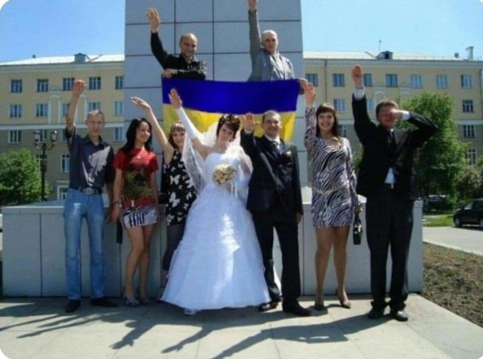 Pravdiva_pravda's tweet photo. А свадьба пела и плясала... и немножко зиговала. https://t.co/YJono9a6yp