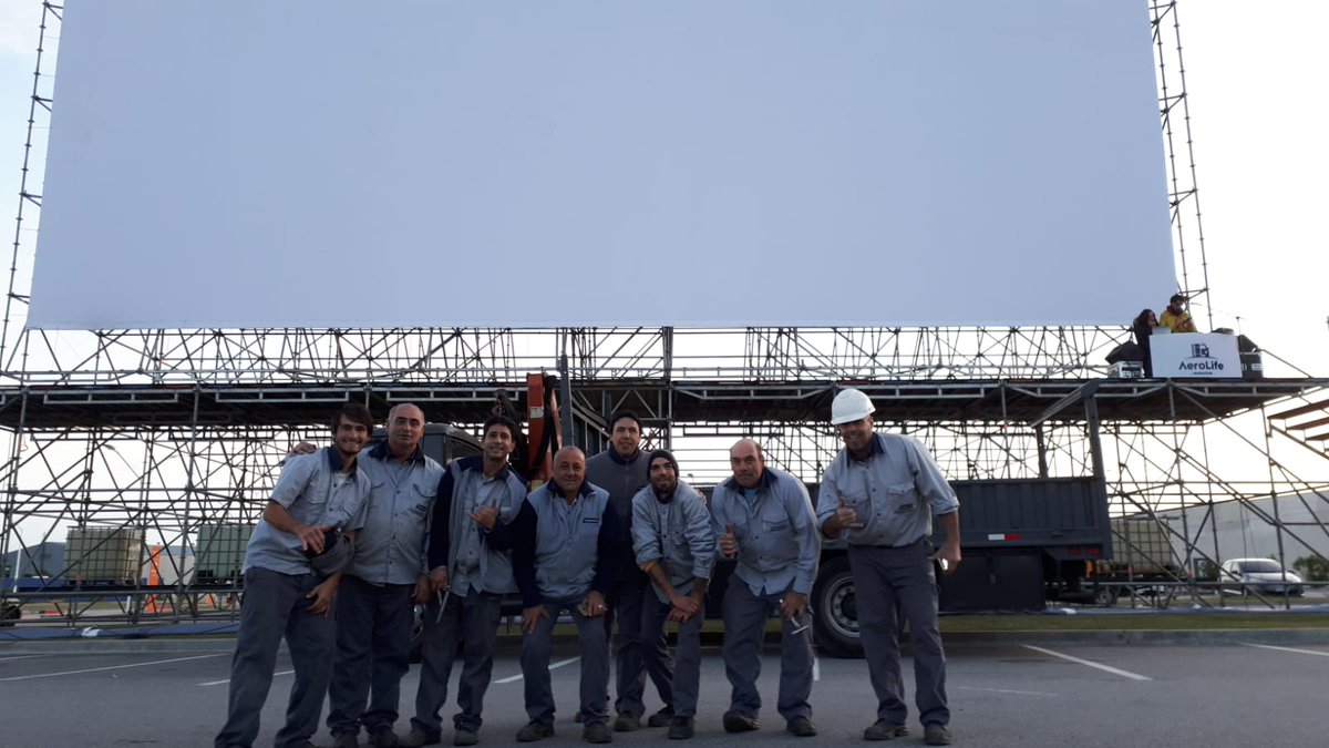 PUBLICARTEL1's tweet photo. En @PUBLICARTEL1 estamos orgullosos de poder ser parte de esta iniciativa! confeccionamos e instalamos la pantalla de 200mts2 en nuevo autocine. Felicitaciones @AeroLifeUy (@MagnolioUy @Aerodecarrasco @Lifecinemasuy)! gracias por elegirnos. #trabajoenaltura #adaptacion https://t.co/Bhnnk2Thqe