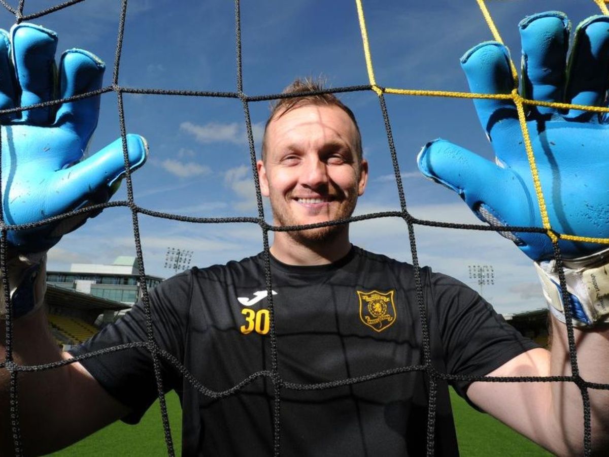 MktRegistrado's tweet image. LOS HINCHAS DECIDEN ⚽

Livingston FC le dejó a sus fanáticos definir la continuidad de uno de sus jugadores a través de #Twitter 📲

El arquero #Maley tiene que renovar su vínculo y es uno de los símbolos del equipo

La encuesta ya alcanzó los 167 mil votos

¿Qué pasara?

#MktR