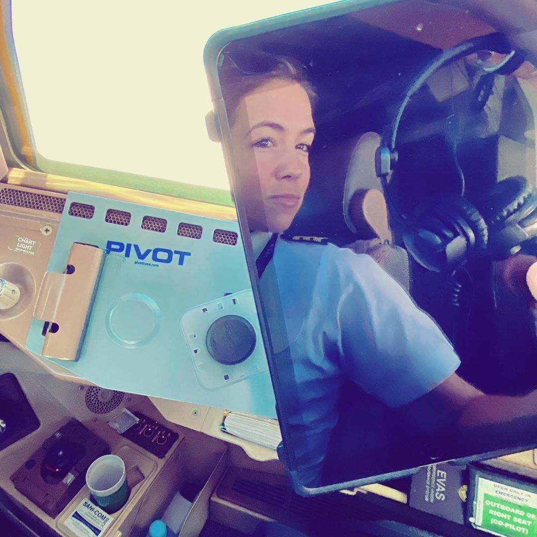 We're excited to team up with <a href="/flywitheva/">flywitheva</a> on Instagram! We've been a big fan for quite some time already, and if you check out her Instagram account, you'll see why. Be sure to give her a follow! 😎😎😎
#pivotcase #electronicflightbag #ipadcase