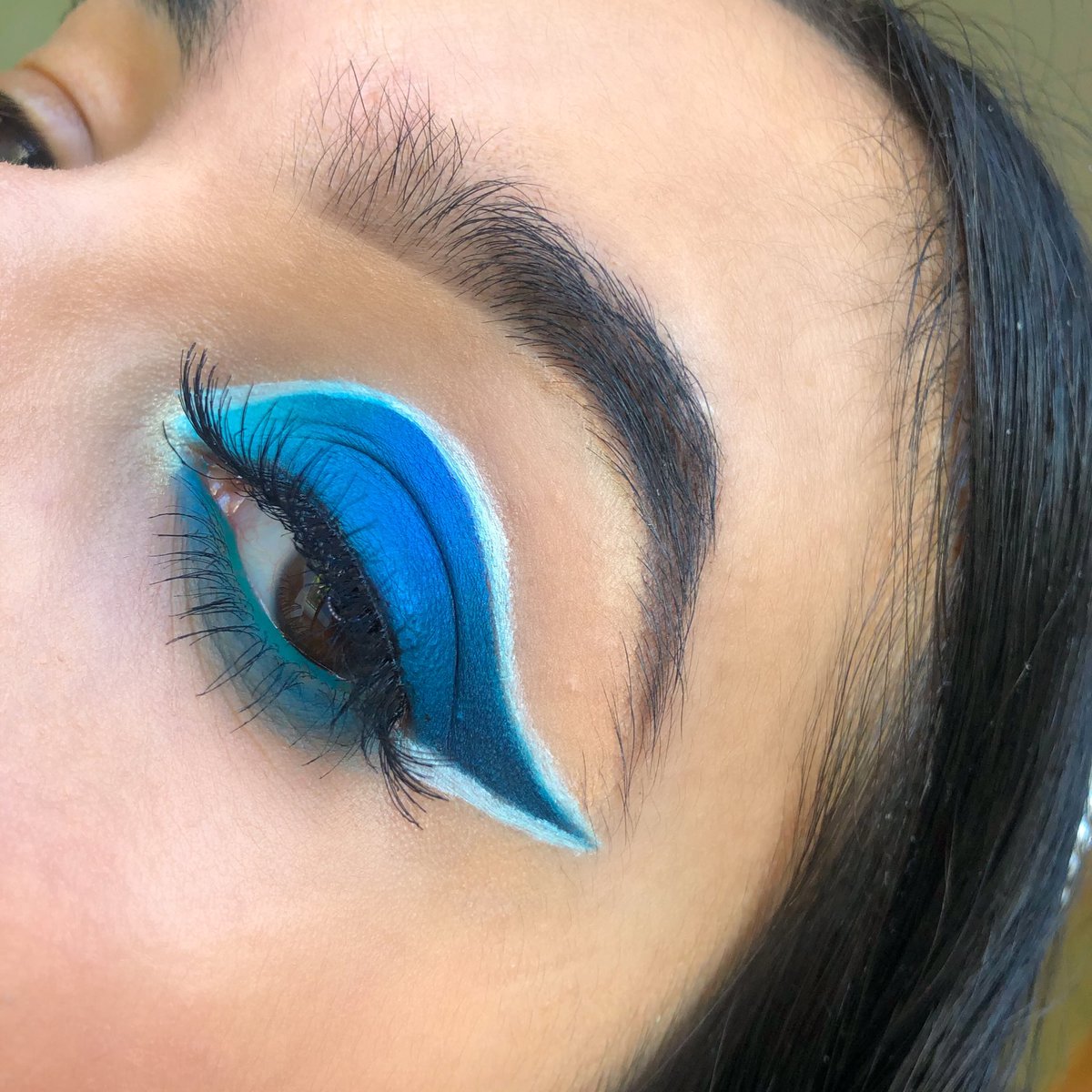 🌊 blue vibes 🌊

💙 follow @mkpbymoon on instagram for more 💙

✨PRODUCTS✨

@MorpheBrushes 35B artistry palette

@bperfectcosm carnival xl pro palette @beautybay 

white eye liner @Sephora 

#morphebabe #generationbeautybay #bperfect #makeup #bluemakeup #makeupenthusiast