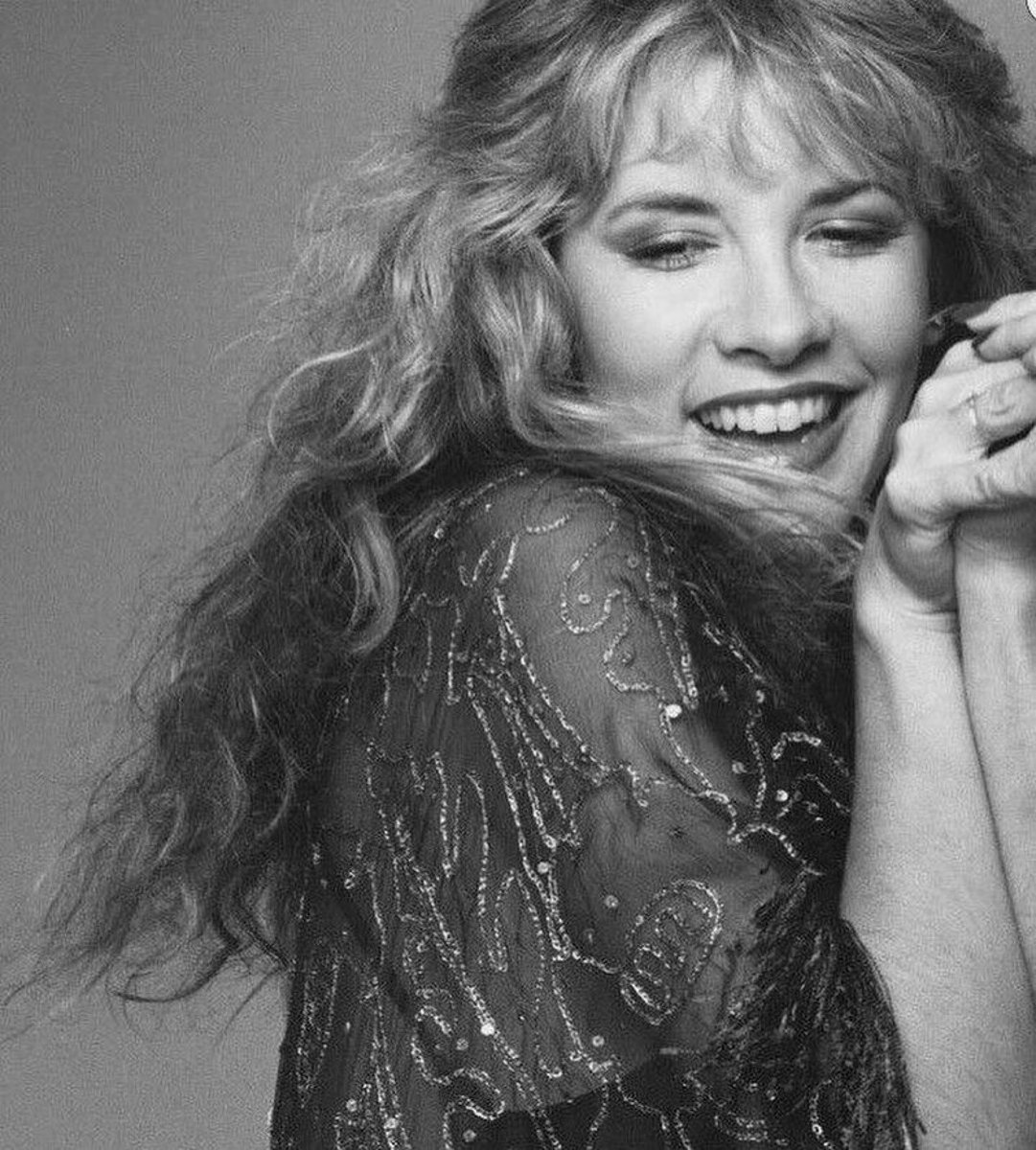 saraevansmusic's tweet photo. Happy Birthday to the ultimate gypsy @StevieNicks ! I knew I had to cover “Whenever I Call You Friend” and “Monday Morning” when we started selecting songs for #CopyThat. #StevieNicks https://t.co/goZHbJwMLy
