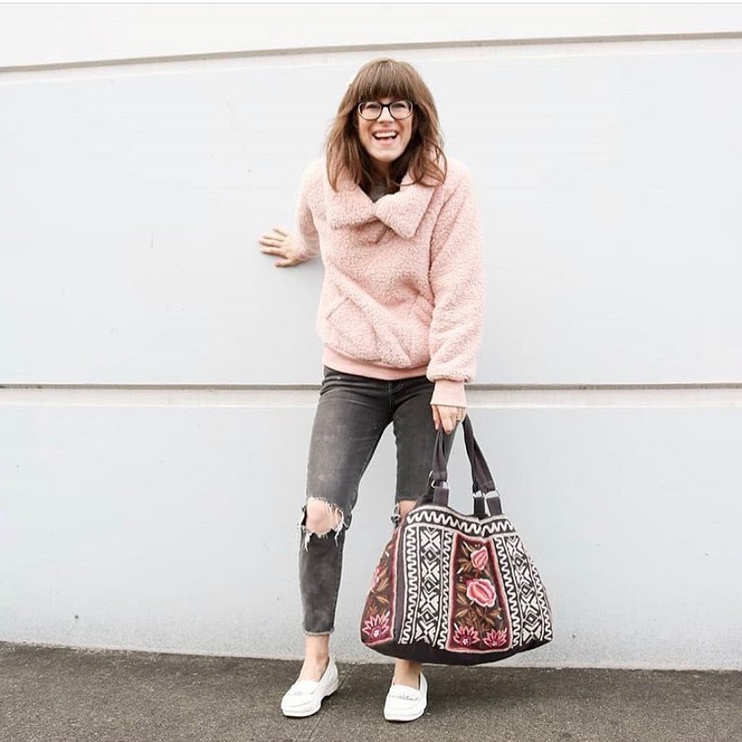 Pretty in pink with the #Caite Selma Bag 🌸 (Photo: <a href="/ruthyannie/">Ruth Ferguson</a>)