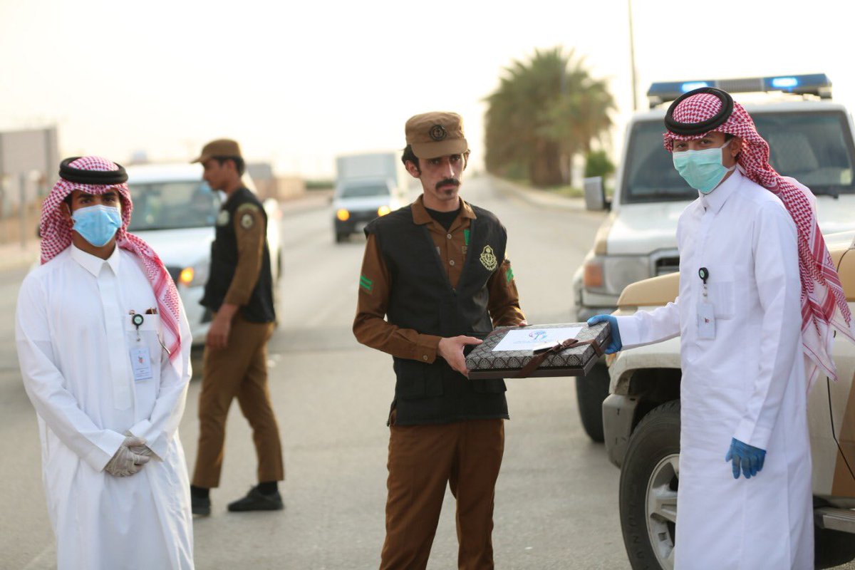 sh_alwadye's tweet photo. أعضاء لجنة شباب محافظة وادي الدواسر  أثناء تهنئة رجال الامن بعيد الفطر المبارك https://t.co/dzOvj5ZwqU