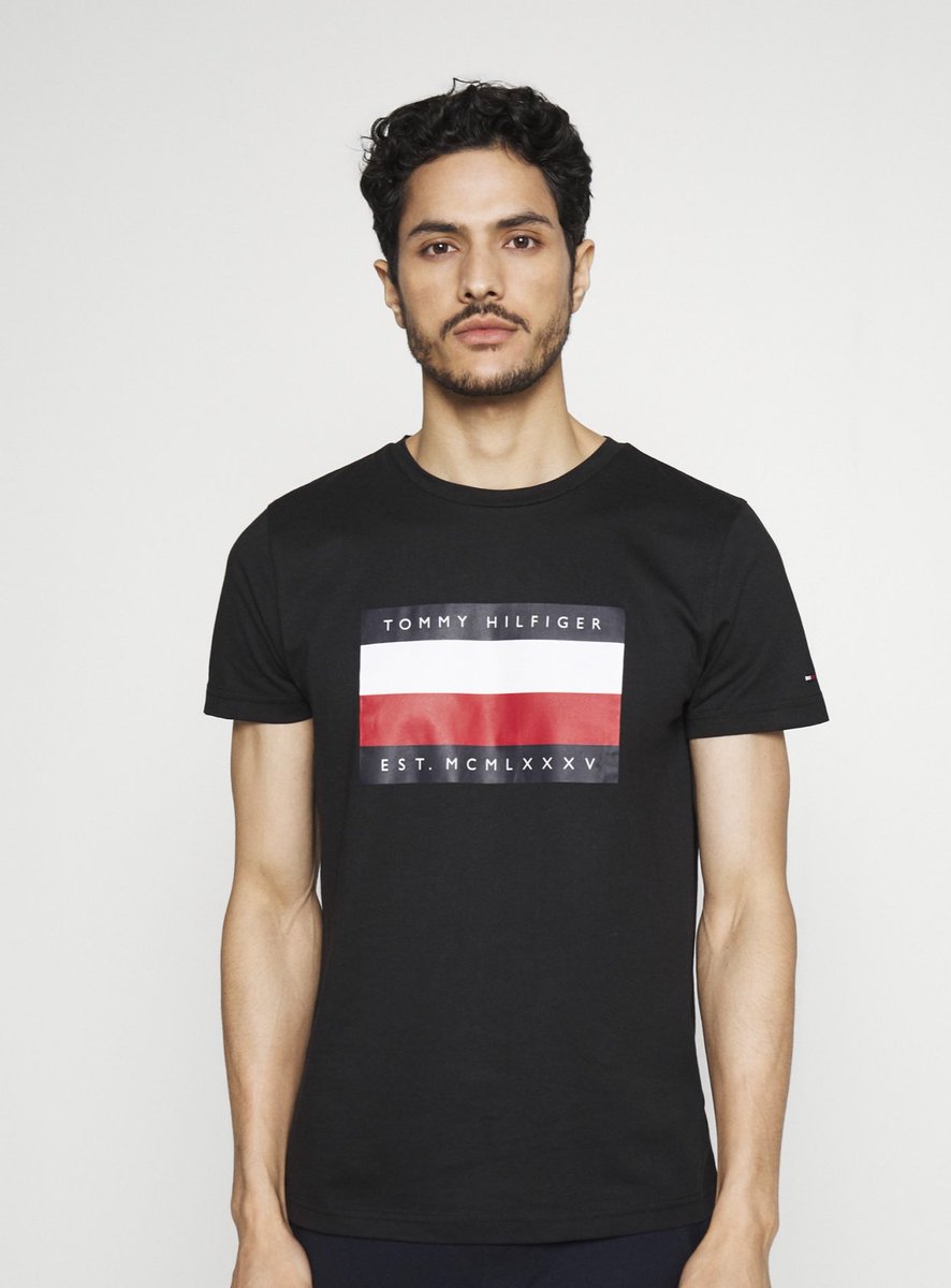 Hassan_5k's tweet photo. Les vêtements qu’un mec peut acheter vs ceux qu’une meuf peut acheter pour 45€ : https://t.co/GTWfZjksuq