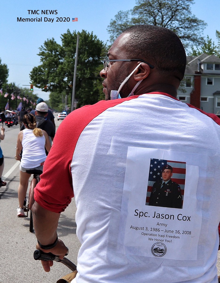 TMCNEWS's tweet image. The Elyria Memorial Day 
“Car Parade” rolled through town yesterday. 

Read the interview with Elyria Mayor Frank Whitfield &amp;amp; see the photo gallery on our Facebook page now.

#MemorialDay #CarParade