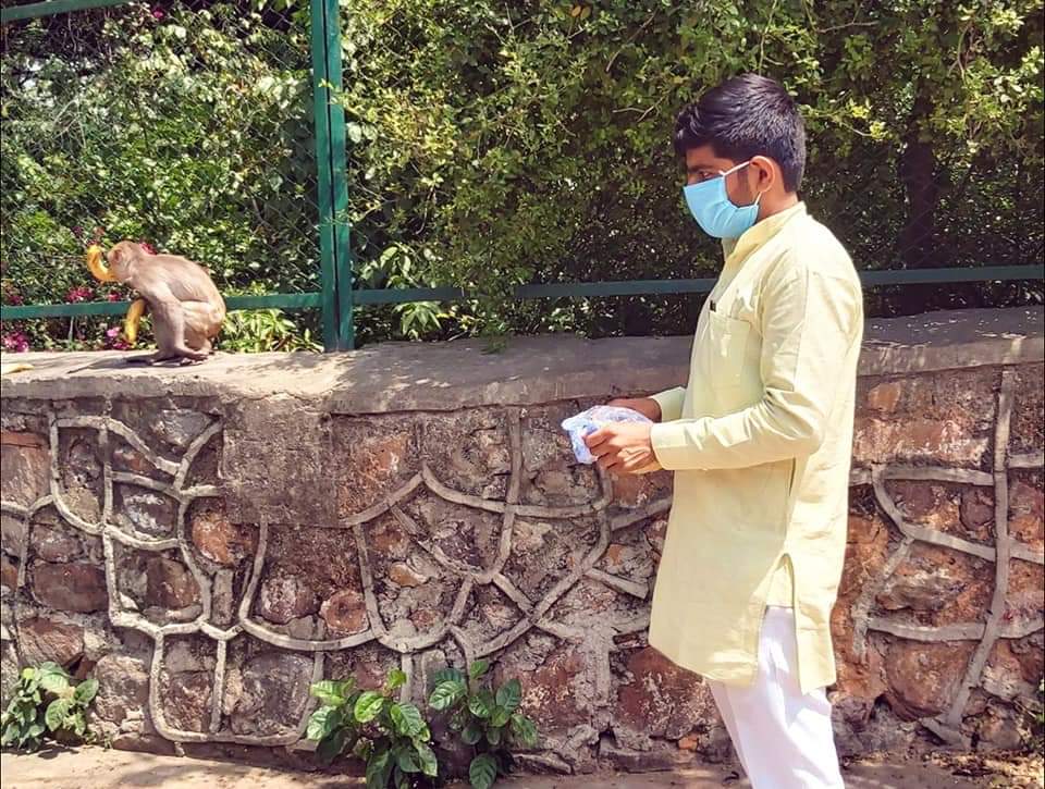 AnoopPawar11's tweet photo. नासै रोग हरै सब पीरा।
जपत निरंतर हनुमत बीरा ।।
संकट ते हनुमान छुड़ावै ।
मन क्रम वचन ध्यान जो लावै ।।
जय #बजरंगीबली #HanumanChalisa #bajrangbali #YellowTwitter
#yellowent https://t.co/tq5fr0Msgc