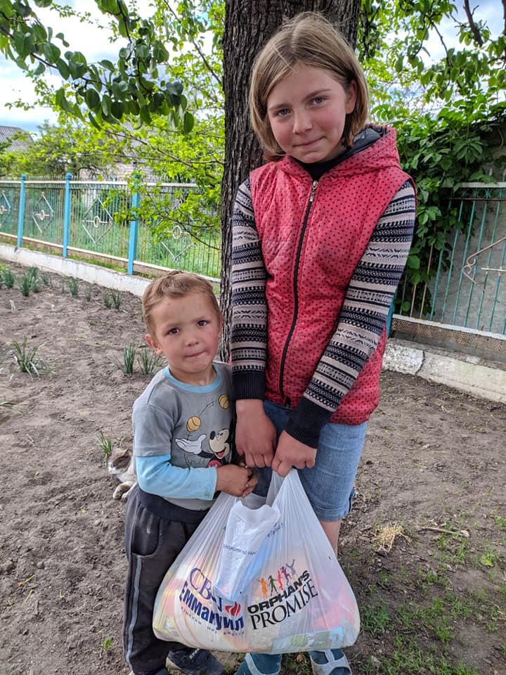 helpuaorg's tweet photo. Дякуємо вам, друзі, за підтримку 🤲 нашого продуктового проекту, за фінансову допомогу та перепости!

На цих світлинах - діти, які отримали продукти харчування завдяки вашій підтримці.
#OrphansPromise #CBN https://t.co/diPj5yDdYb