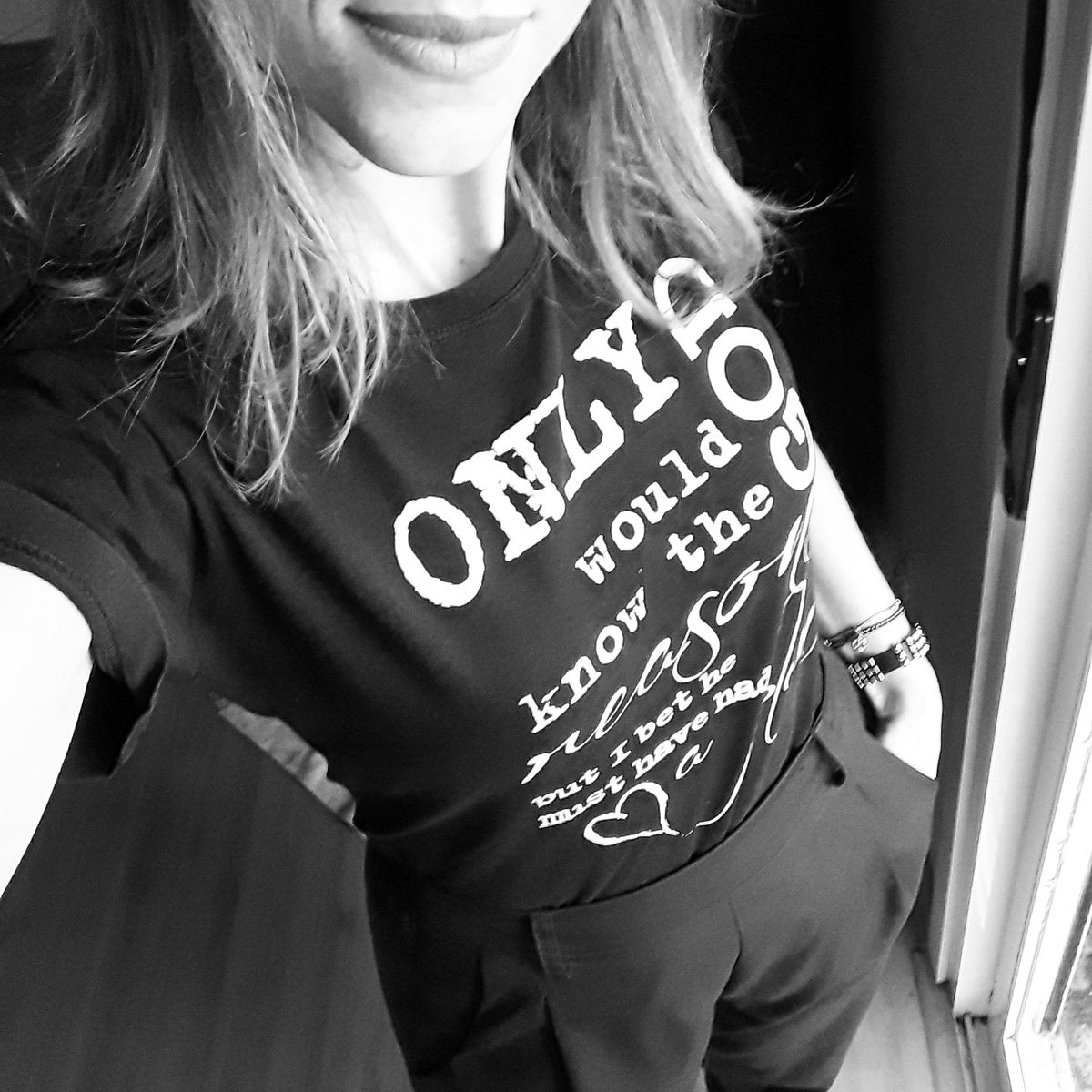karowerner's tweet photo. Uma marca precisa ter #ALMA, esse é o segredo! 🌟 Criamos a #LifeShirts pela tudo paixão por looks confortáveis, estilosos e música! A ideia era vestir a trilha sonora da nossa vida. Assim surgiu uma #persona que usa #tshirts que refletem o que ela pensa, curte e acredita! 🖤 https://t.co/OfSfXySwCf