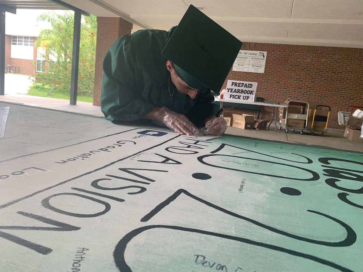 seminarab's tweet photo. The Walk the Hall event is taking place right now until 2pm @FPCHS. @fpchs2020 @FlaglerSchools https://t.co/FHdXIJtJtP
