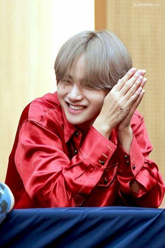 1. taehyung is actually quite shy, but people mistake extrovertedness with outgoingness. it's not. Intro/extroversion are the levels of stimulation whether from our environment/activies/ppl in which we need to feel satisfied. he's a social chameleon however and simply knows how+