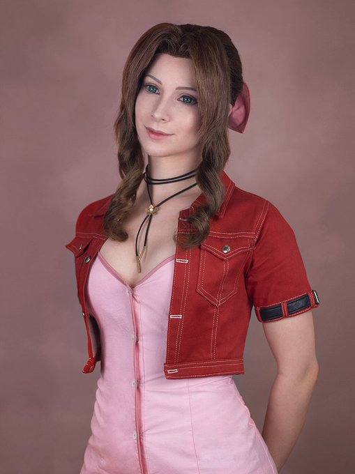 And finally here is the third best grill from FF7 Remake, Aerith. 😁  Cosplay, wig and photo by me (I'm<a href="/tag/tr25"class="tags"><span>#tr25</span></a>