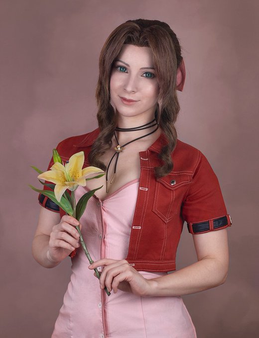And finally here is the third best grill from FF7 Remake, Aerith. 😁  Cosplay, wig and photo by me (I'm<a href="/tag/tr25"class="tags"><span>#tr25</span></a>
