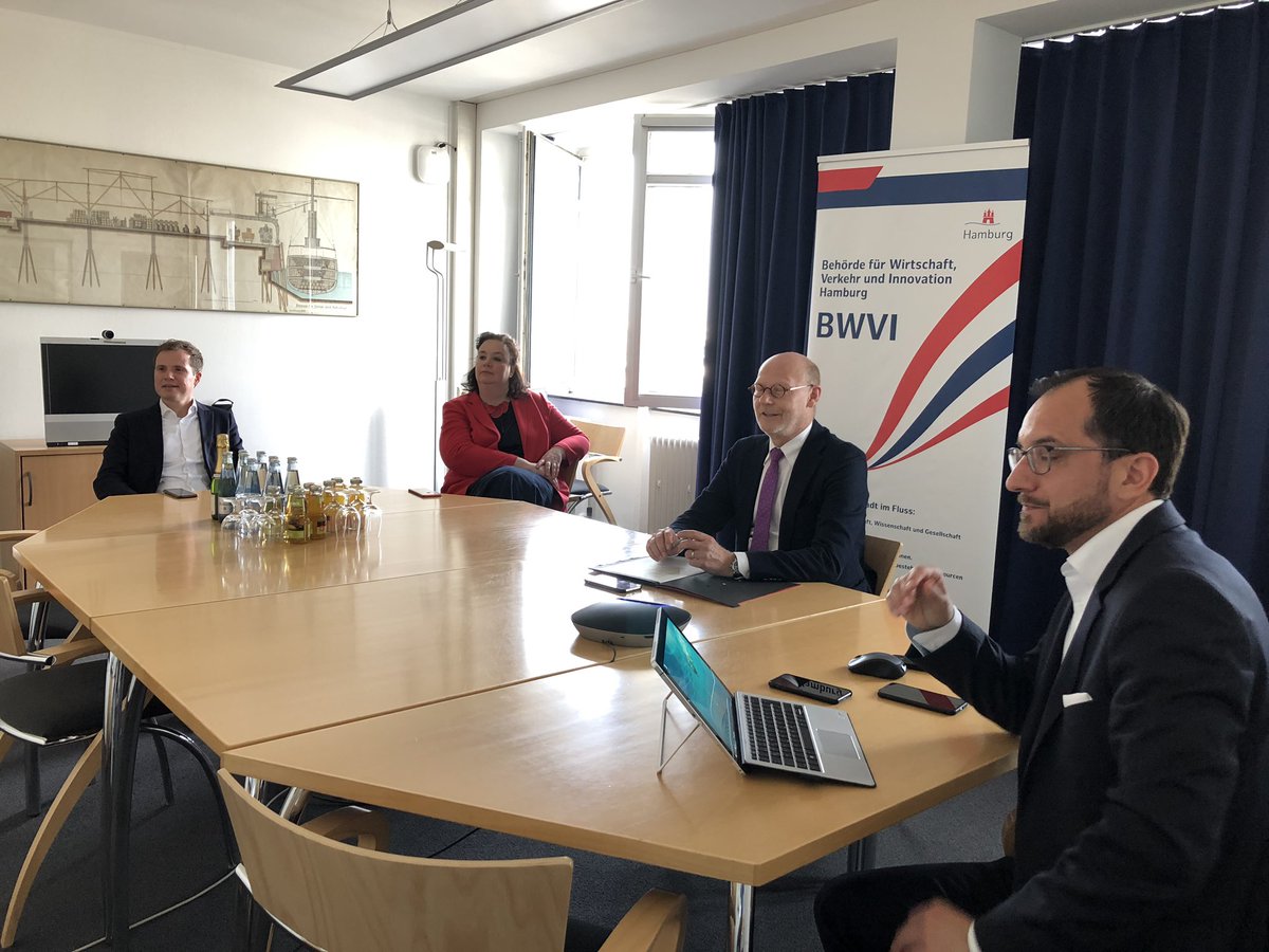 HH_BWI's tweet image. Aktuell läuft die Verleihung des Innovationspreises #reallabore des @BMWi_Bund. Einführung von Thomas Jarzombek @tj_tweets . Gespanntes Warten bei Senator Westhagemann und seinem Team.