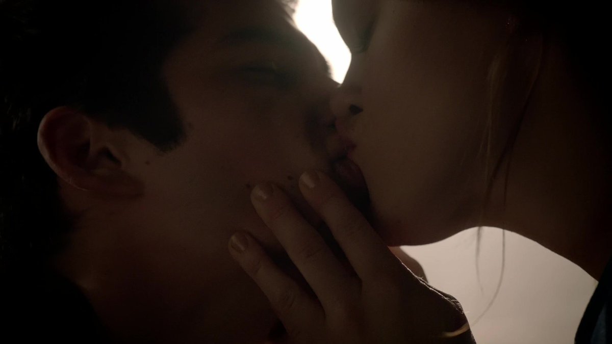         6×09   "When I kissed him. That's when it all changed." 