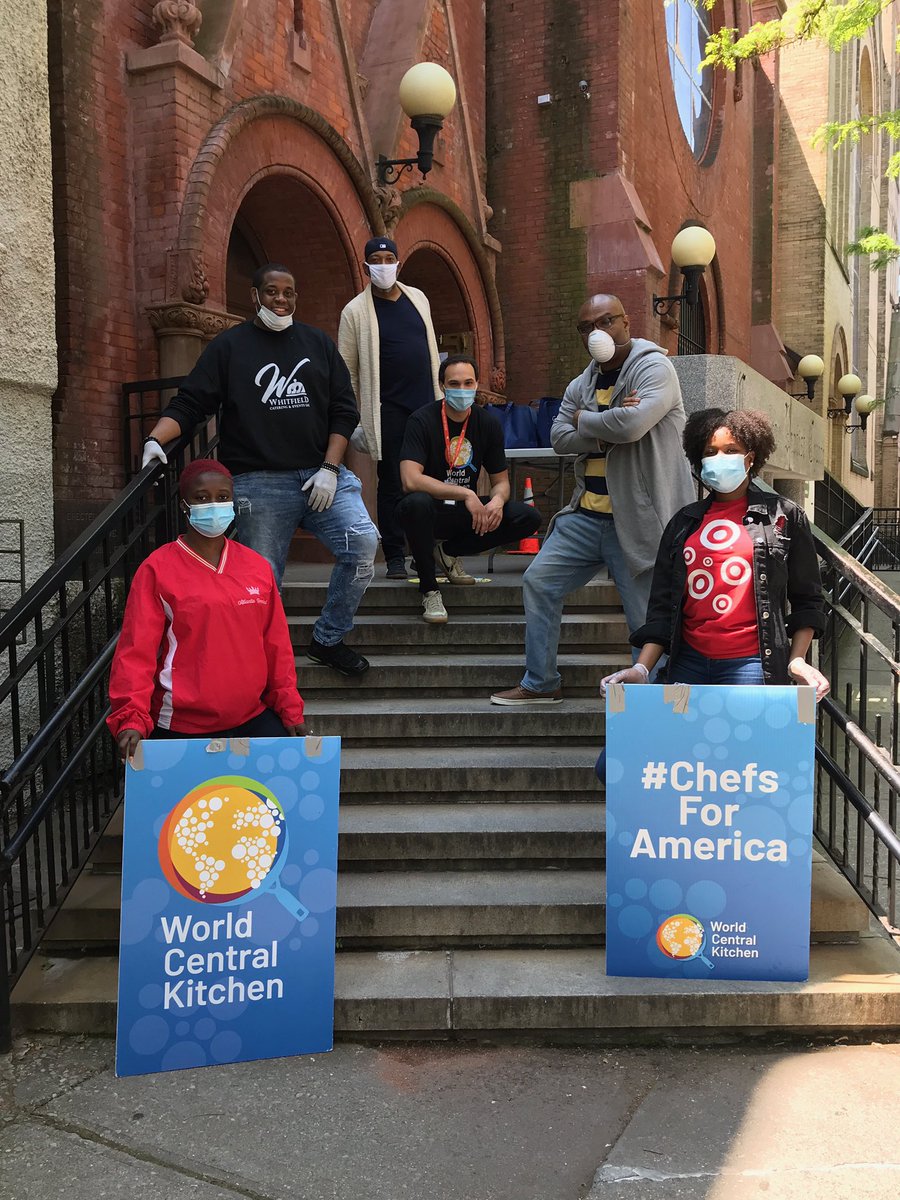 BarksdaleMegan's tweet photo. Great day to volunteer 😁😁 Today T1849 Partnered with World Central Kitchen @ Cornerstones Church to help pack over 1000 meals for the families in the community 😁😁😁 @CooleyMalaika @MikeCasolino  @Thereal_Sdyba https://t.co/I6yPZ0j5nv