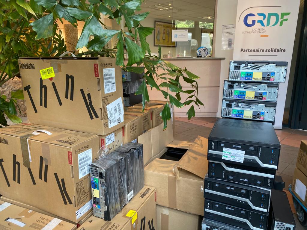 #GRDF fait don de 30 ordinateurs et 40 tablettes à FACE Normandie pour les élèves normands. 👩‍💻🧑‍💻👨‍💻

La Fondation se chargera d’en faire bénéficier les familles et établissements scolaires et universitaires de la région, en manque de matériel pour le suivi et le travail scolaire.