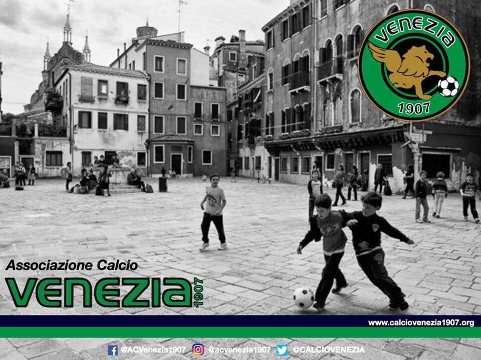 CALCIOVENEZIA's tweet photo. ⚠️ SOSTIENI IL VENEZIA 1907 ⚠️
Entra anche tu nella rete dei partner commerciali che sostengono il Venezia 1907.  Clicca sul link e scopri come sostenere la squadra della Città di Venezia 🖤💚
👉https://t.co/BK1aFoxX5m https://t.co/DJBmgedjKl