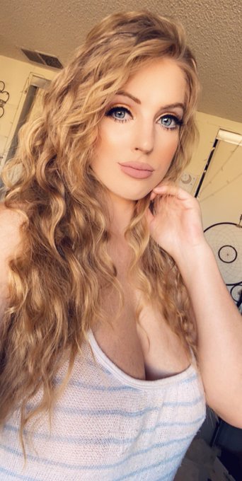 good morning! 💙 what do you have going on today? I have new videos coming this week so make sure to look<a href="/tag/tuesdayvibes"class="tags"><span>#tuesdayvibes</span></a><a href="/tag/tuesdaymood"class="tags"><span>#tuesdaymood</span></a>