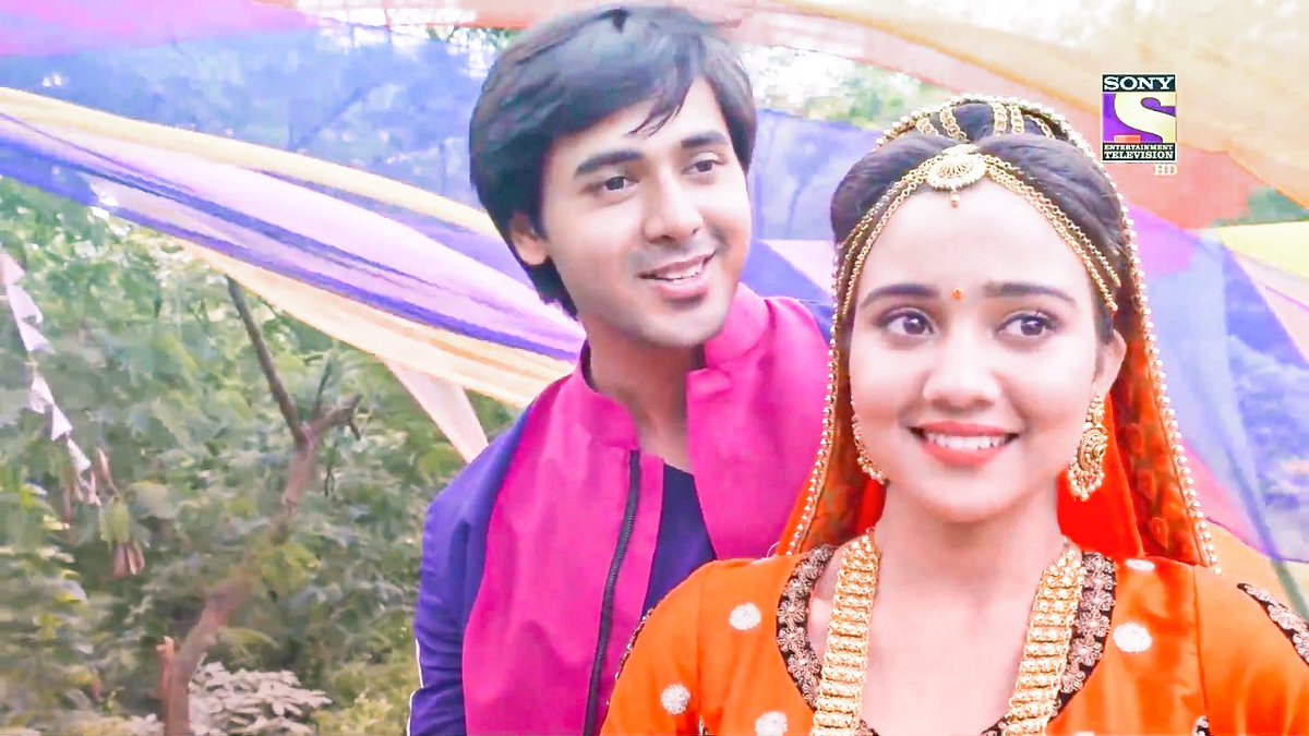but the way they look at each other, stars get shy looking at planets  #yehundinonkibaathai