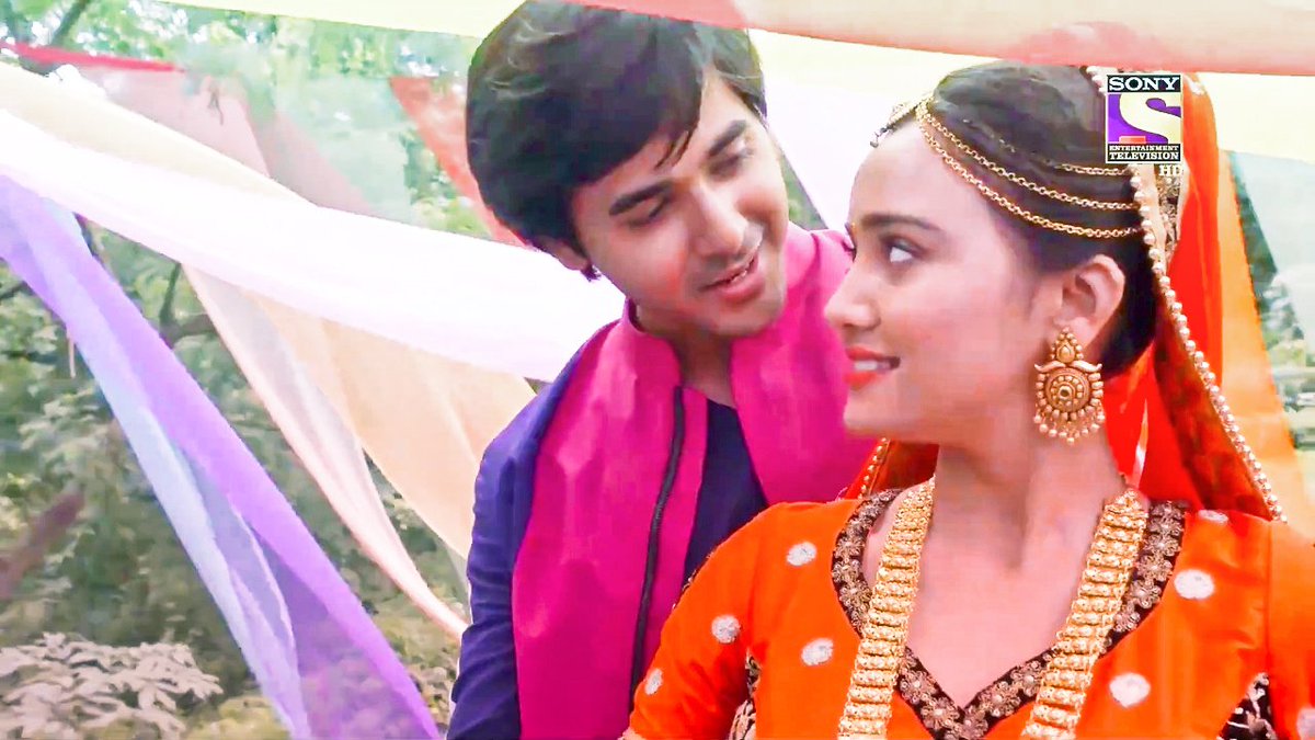 but the way they look at each other, stars get shy looking at planets  #yehundinonkibaathai