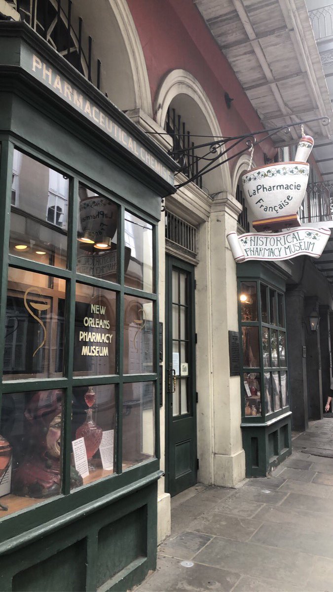 iuslilac's tweet image. Does anyone have any apothecary/ crystals/ flowers/ medicine/ antique furniture? I’m trying to make a room that looks like an old apothecary! 

Inspo from a shop I saw in New Orleans.
#AnimalCrossingNewHorizons #dodocode #iso #animalcrossing