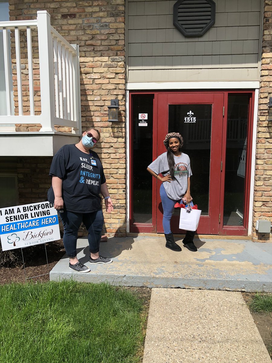 Look at our fashionable Delorean Cameron. Posing with her new LaFamilia goody bag. Such a beautiful day to be delivering