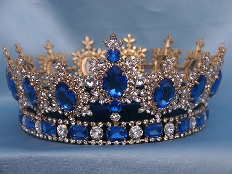 Tulsi Gabbard as crowns, a thread: