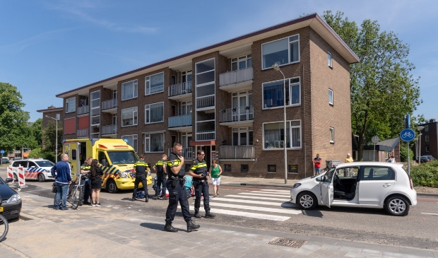 Vrouw (83) zwaargewond na aanrijding op de Rembrandtlaan [SLIEDRECHT] Een 83-jarige vrouw uit Sliedrecht is zwaargewond geraakt bij een aanrijding op de Rembrandtlaan in haar woonplaats.